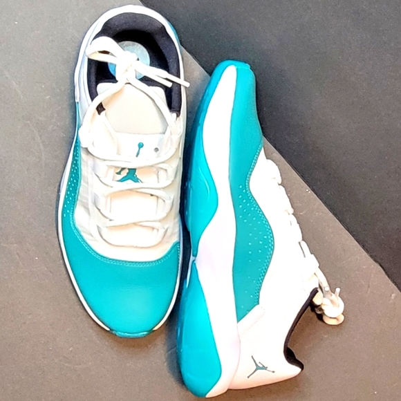 AIR JORDAN 11 CMFT LOW - Picture 7 of 10